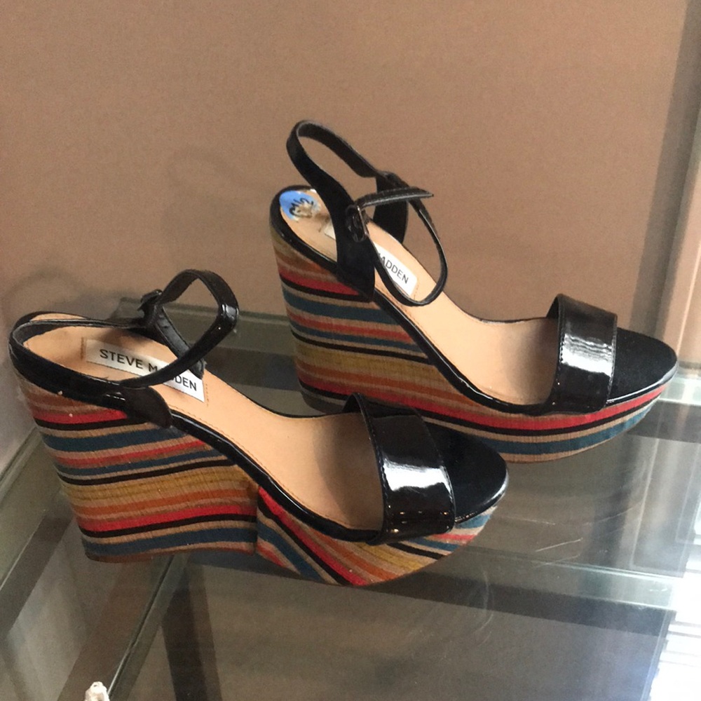 Steve Madden black wedges